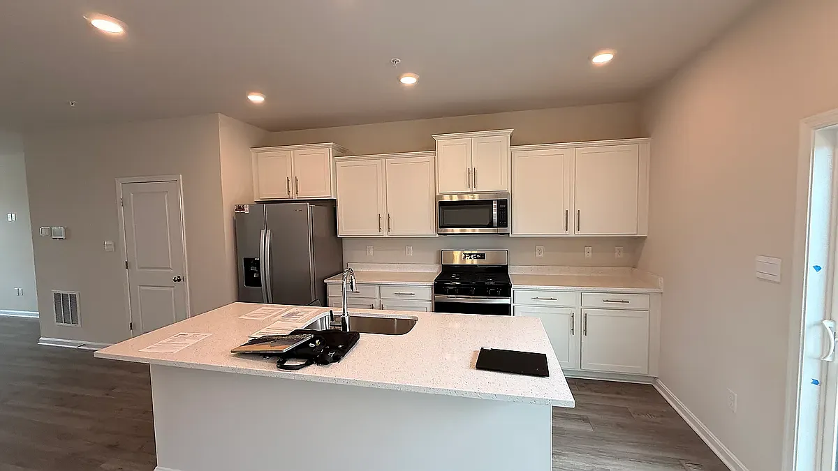 4 bed, 3.5 bath, 1962 sqft, $2,950 — Photo 2