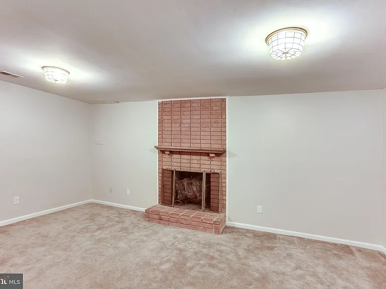 839 N Greenbrier St — Photo 30