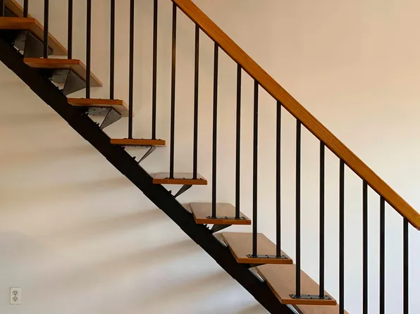 893 Myrtle Avenue image 10 of 23