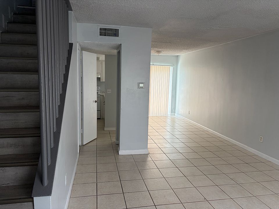 1st image of 13045 Londondery Pl