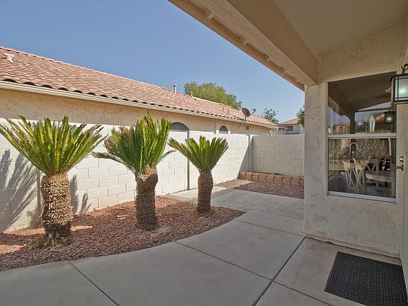 3rd image of 9746 W Tonopah Dr