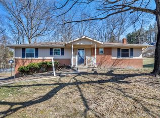 1676 Evergreen Park Dr, Coshocton, OH 43812