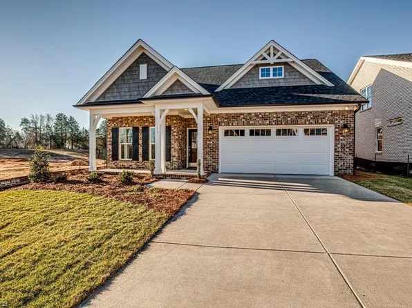 128 Castle Pond Dr, Winston Salem, NC 27107