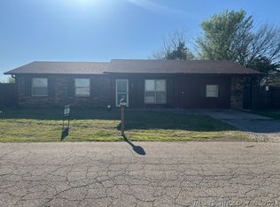 203 N Howerton Ave, Cushing, OK 74023