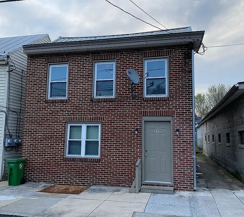 137 N West St #1