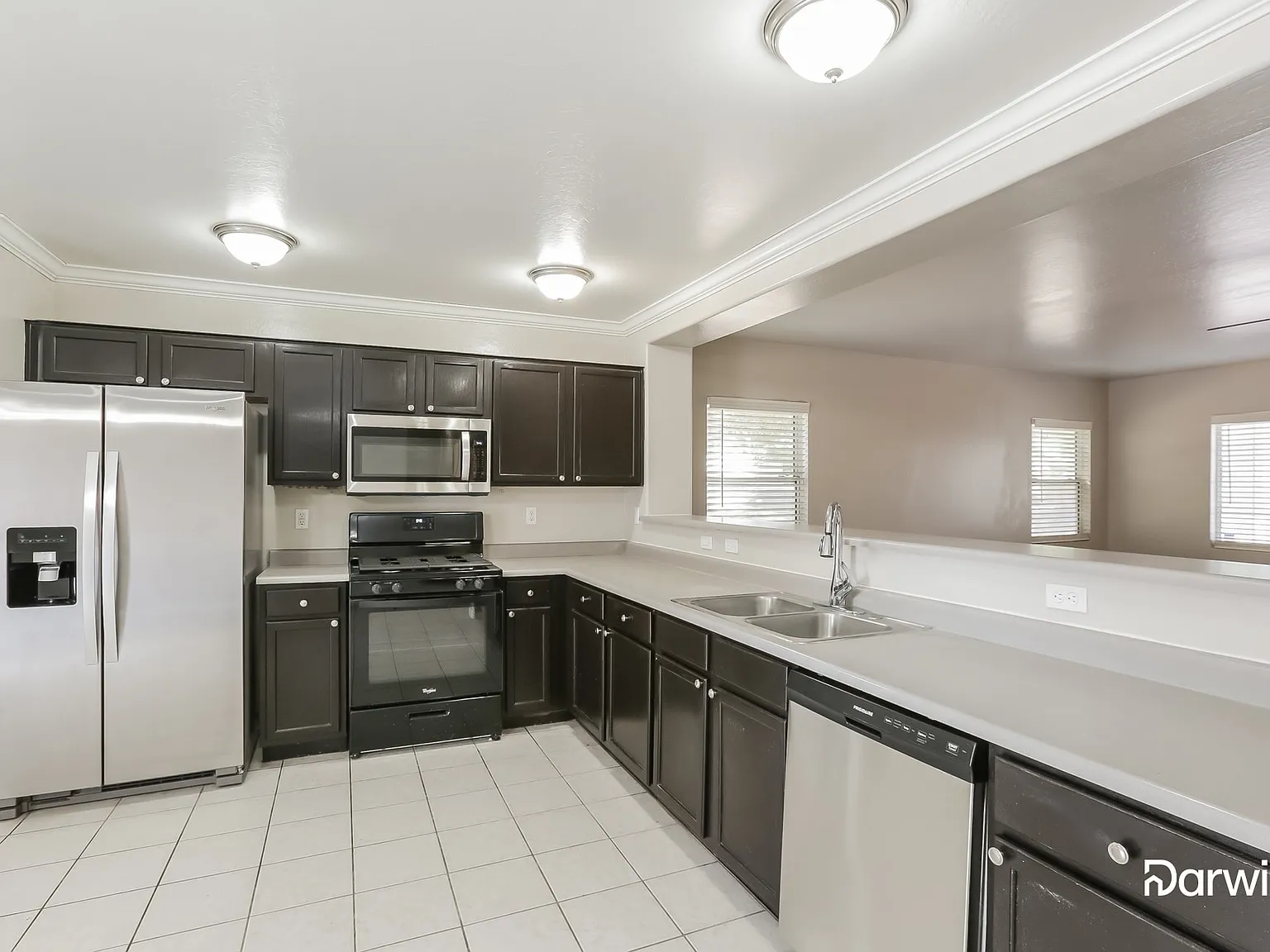 3 bed, 2.5 bath, 2018 sqft, $1,875 — Photo 2