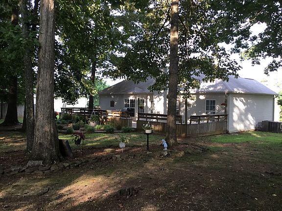 5th image of 945 Jasmine Ln