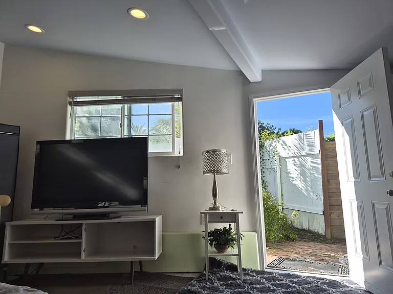 2141 Torrey Pines Rd — Photo 11