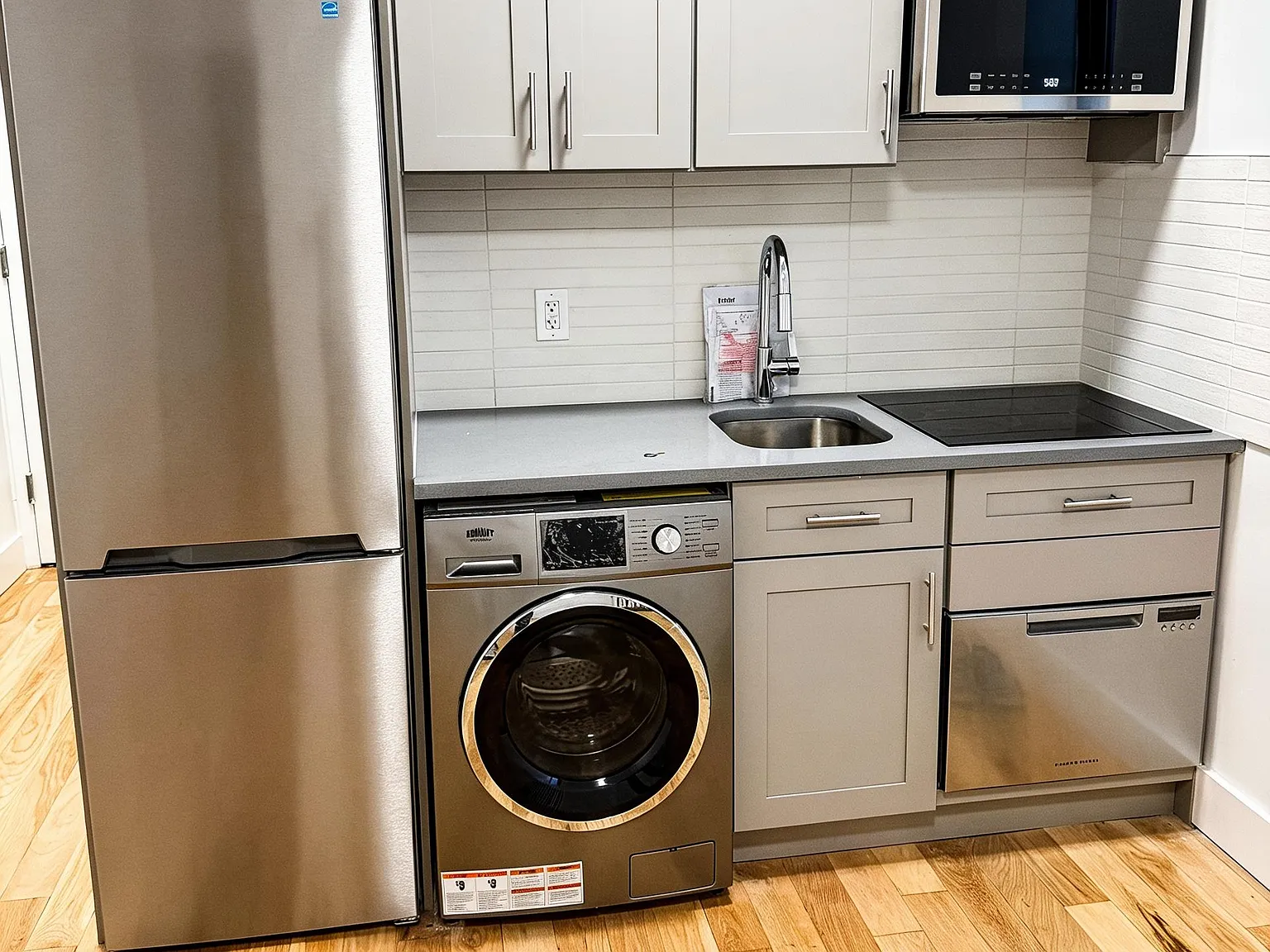 211 Avenue A — Photo 2