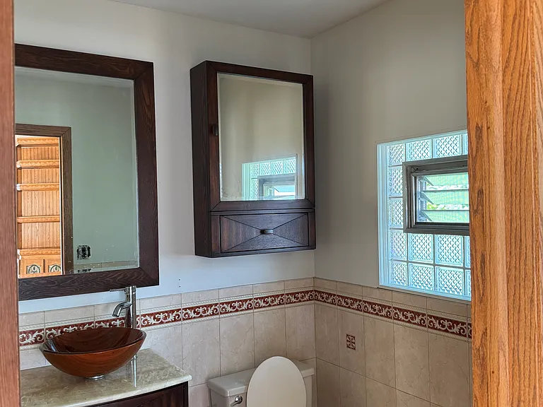 Upstairs 1/2 Bath