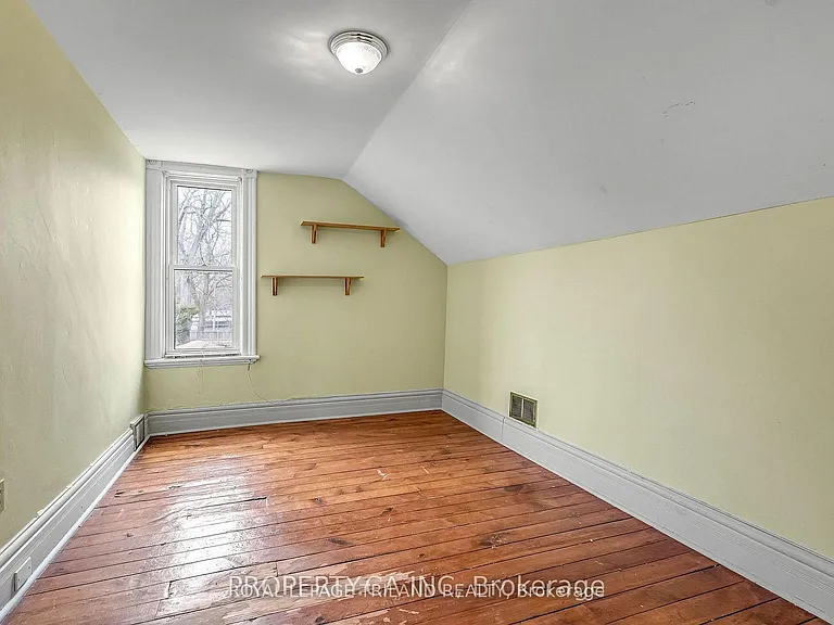 23 Saunby St #B — Photo 11