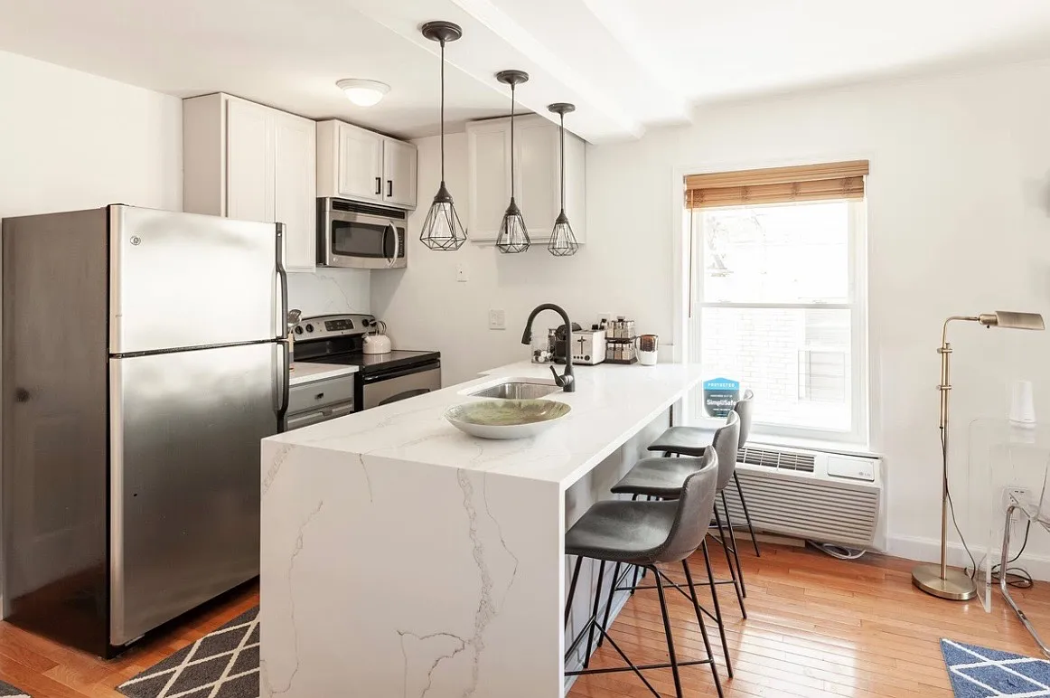1 bed, 484 sqft, $3,100 — Photo 2