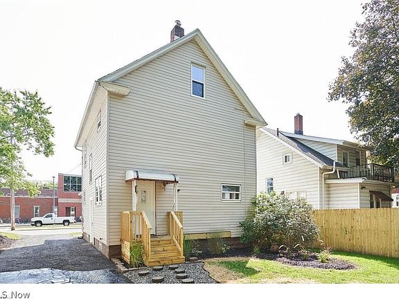 3rd image of 688 Dayton St