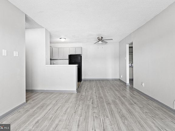 5th image of 4901 Harbor Beach Blvd #F-2
