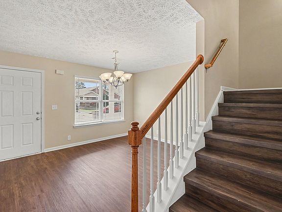 3rd image of 313 Schoolhouse Ct