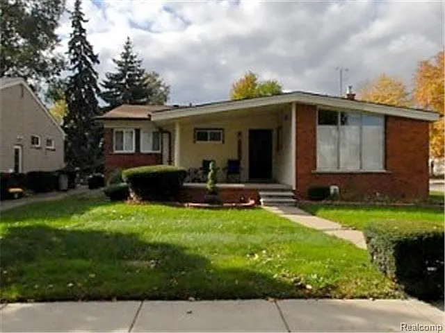 3 bed, 1.5 bath, 1422 sqft, $2,000 — Photo 1