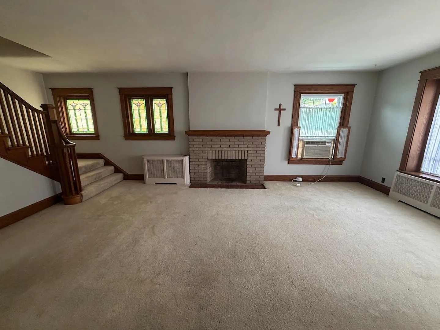 Spacious 4-Bedroom Corner Property Near Transportation & Local Park — Photo 2