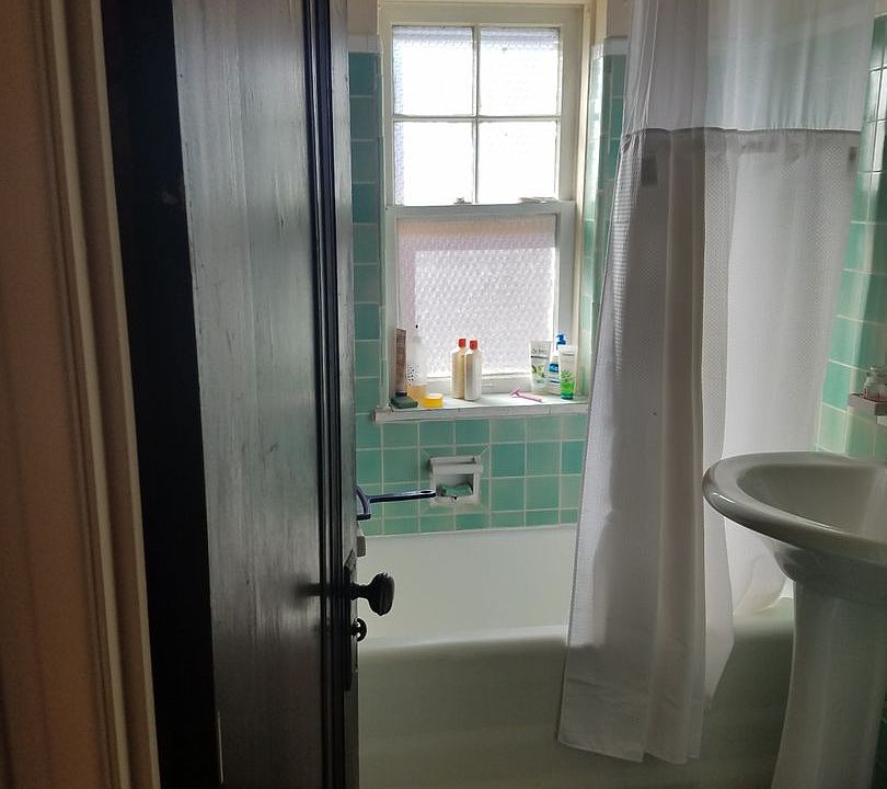 2nd image of 1385 Manor Park Ave #7