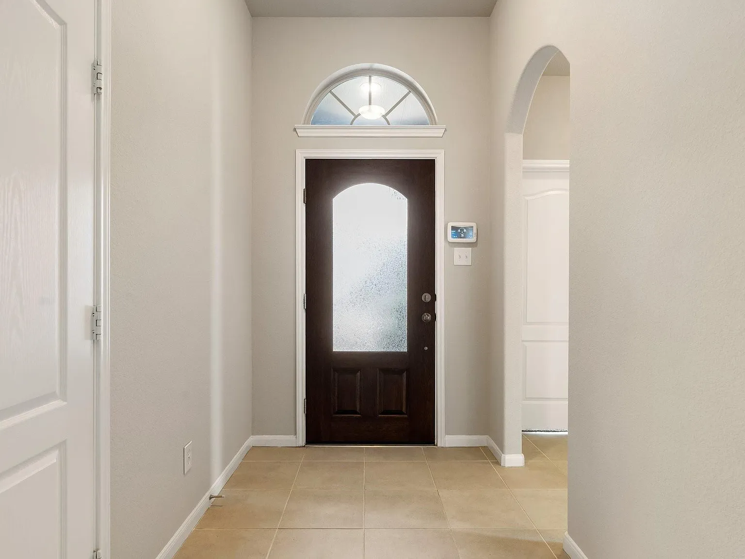 3 bed, 2.0 bath, 2130 sqft, $2,400 — Photo 4