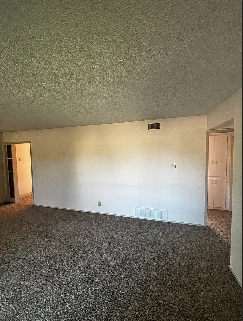 Beautiful 2-bed, 1 bath Home — Photo 4