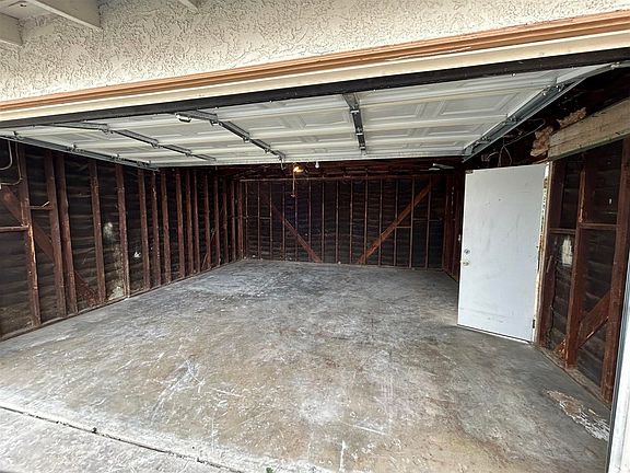 5th image of 16116-18 1/2 Woodruff Ave #16116