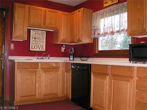 3rd image of 2126 Pinewood Dr