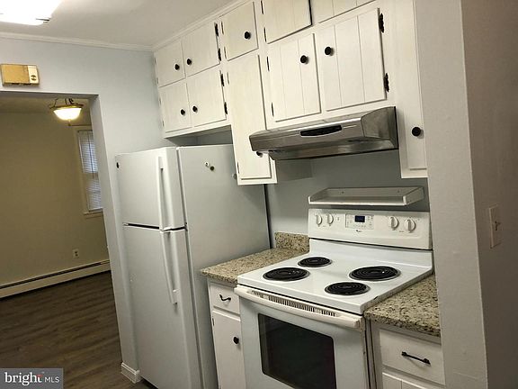 5th image of 803 Lyon Pl