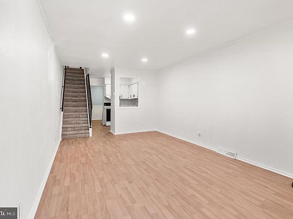 4th image of 508 Summit House