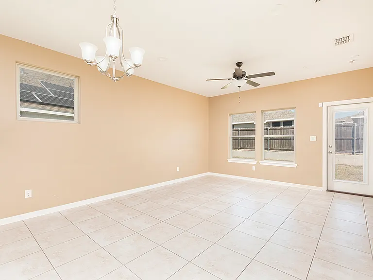 1331 E Candor Dr — Photo 3