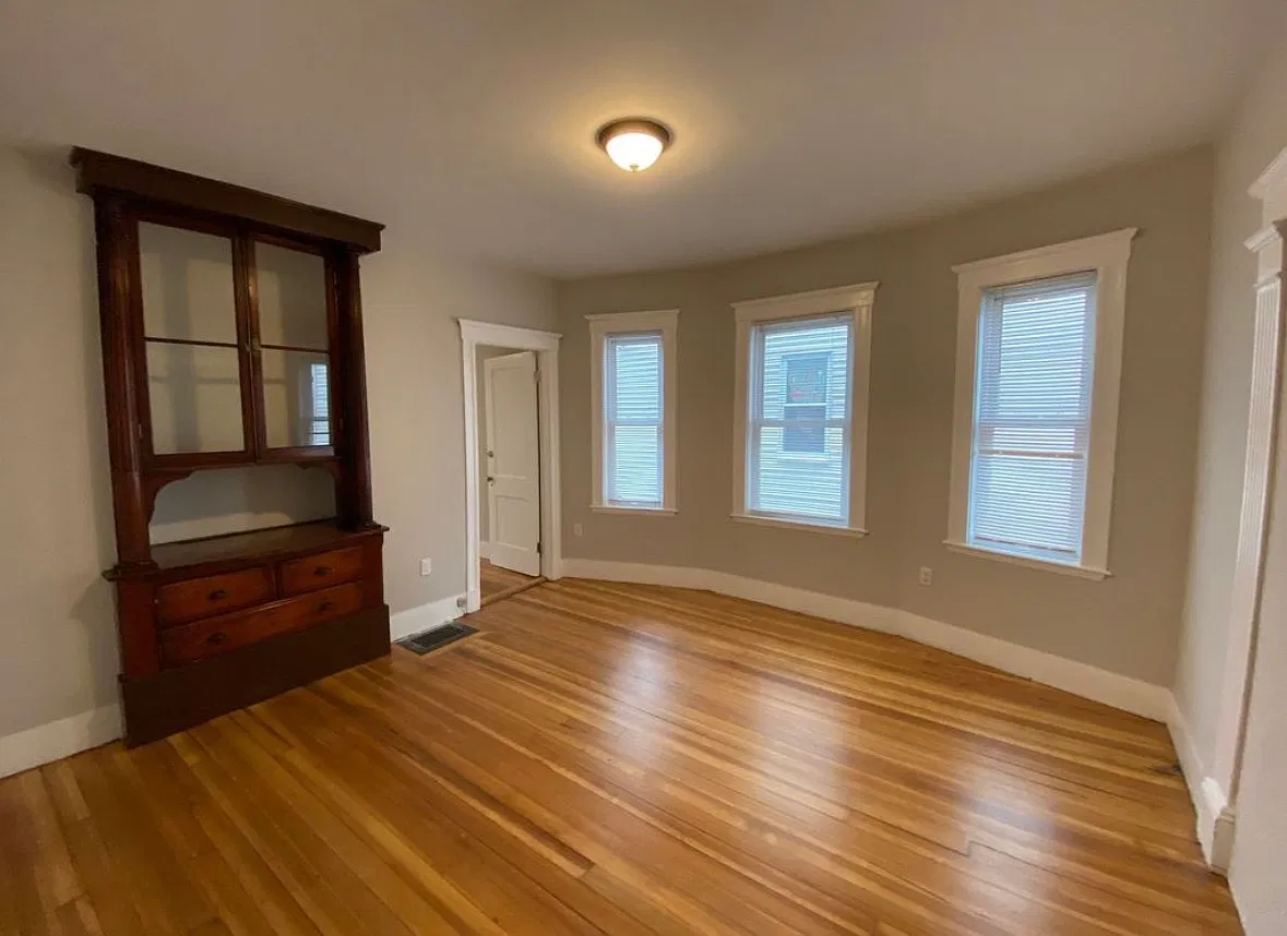 3 bed, 1160 sqft, $3,400 — Photo 3