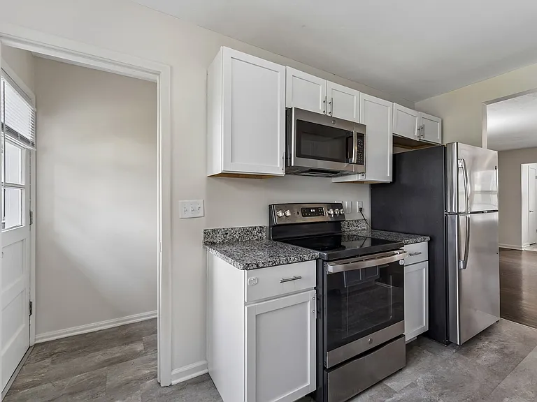 Kitchen/backdoor additional viewpoint