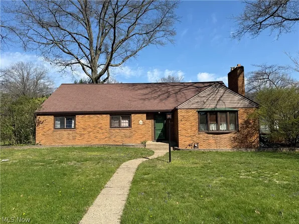 213 E 27th St, Dover, OH 44622