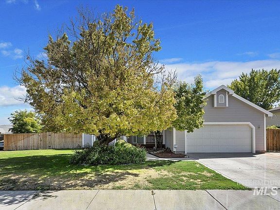 4th image of 490 Aspenwood Dr