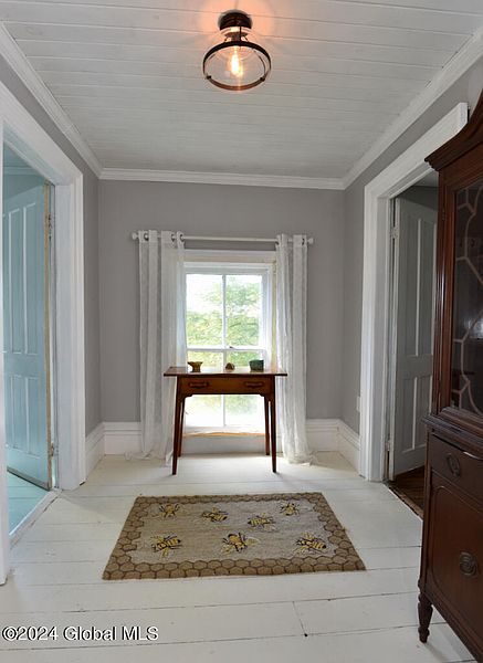 3rd image of 355 Finley Road