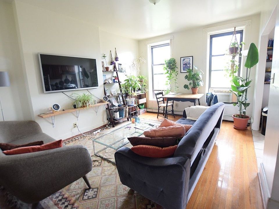 1st image of 112 Jefferson Ave #3