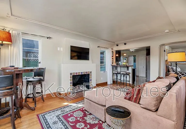 900 E Ave — Photo 5