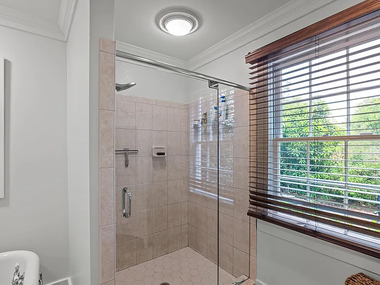2509 Bellevue Ave — Photo 29