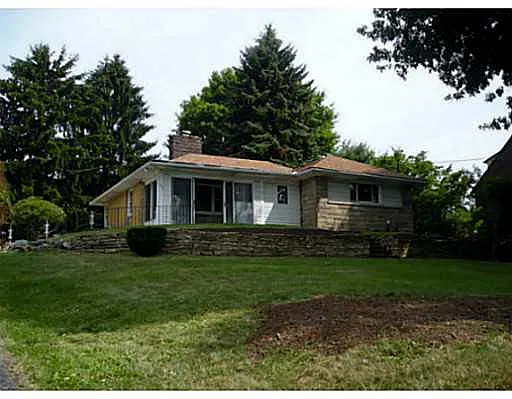 1301 James St photo 1