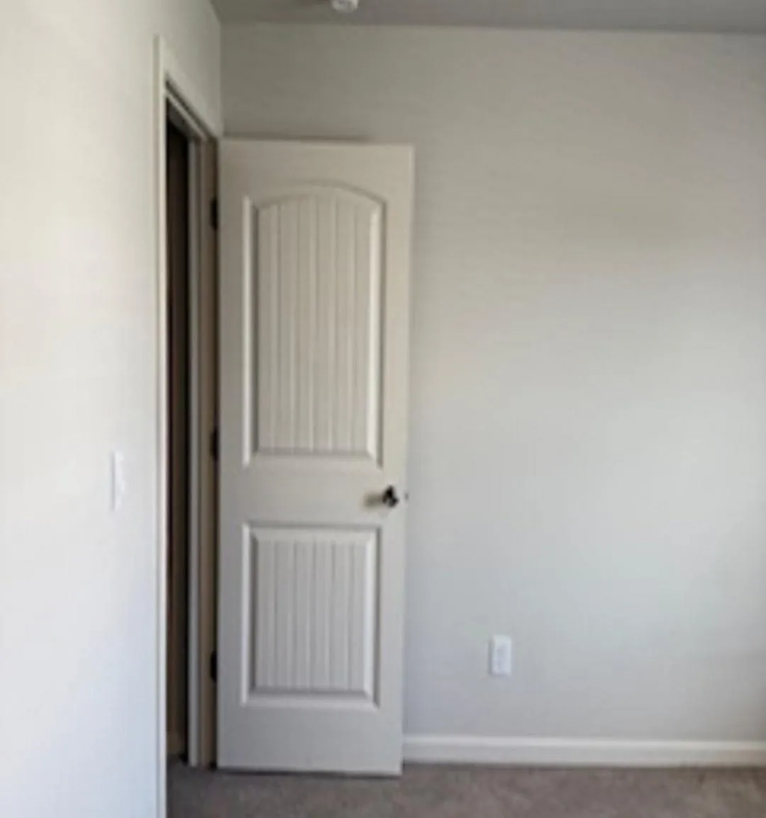 2 bed, 1.0 bath, 3540 sqft, $892 — Photo 2