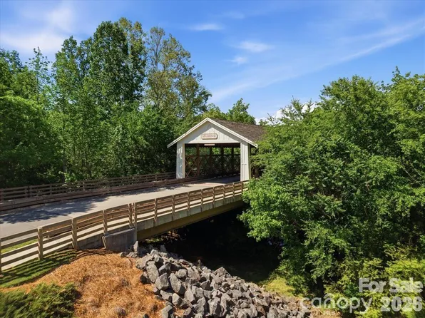 2009 Burton Point Ct, Waxhaw, NC 28173