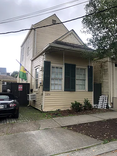 1121A Bordeaux St Photo 1