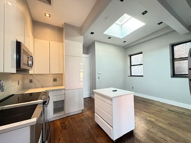 2329 1st Avenue — Photo 2