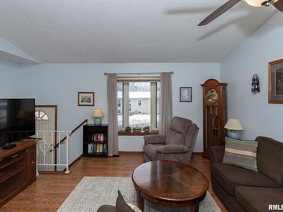 4th image of 5309 N Thornwood Ave