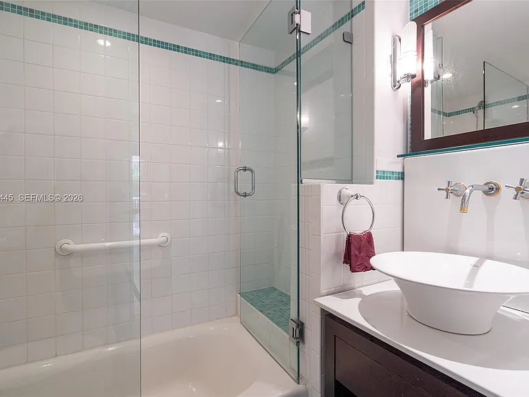 2901 S Bayshore Dr #2G — Photo 8