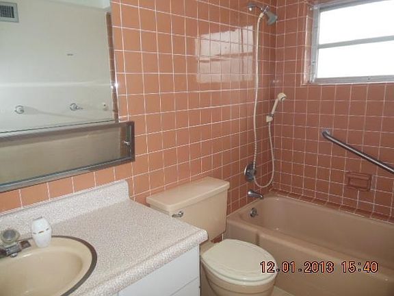 3rd image of 3108 SE Overbrook Dr