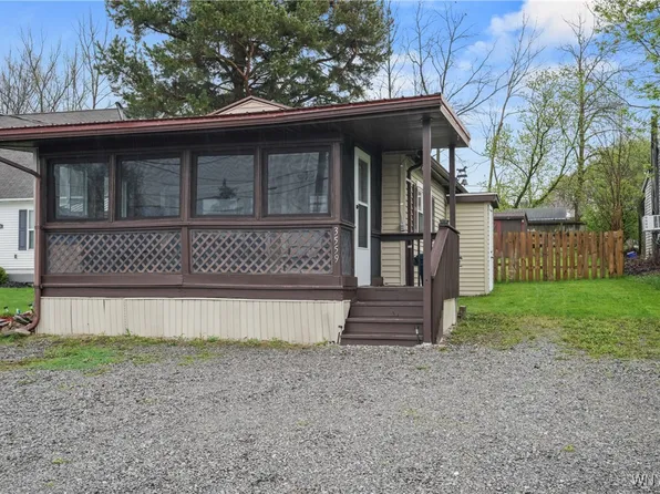 26 Lakeview Dr, Perry, NY 14530