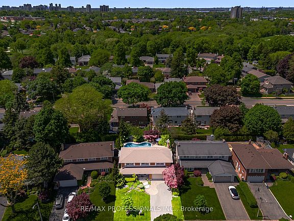 3rd image of 16 Cherry Post Cres