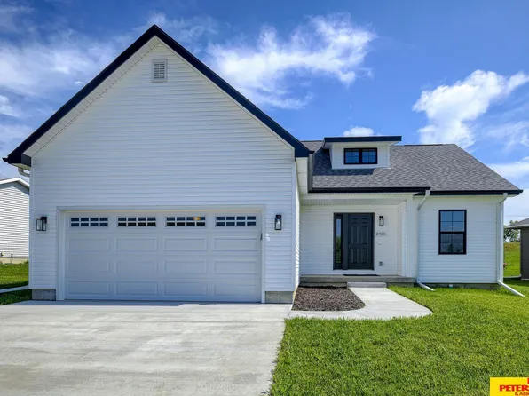 2956 Ravae Ln, Blair, NE 68008