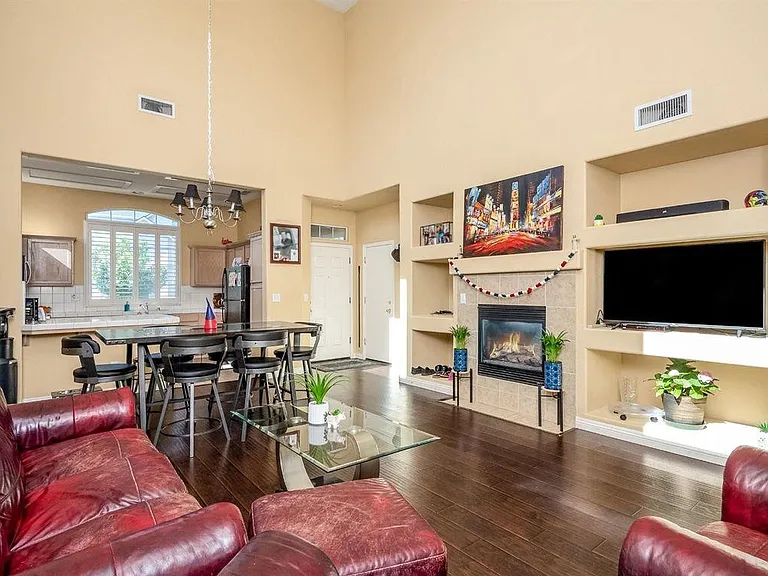 634 W Edinburgh Ln — Photo 16