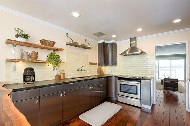 kitchen (first-floor)